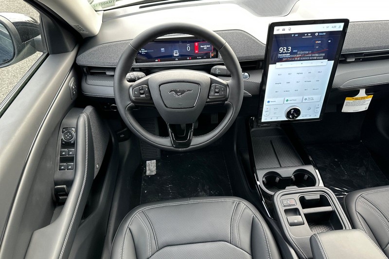 Ford Mustang Mach-E Vehicle Full-screen Gallery Image 15