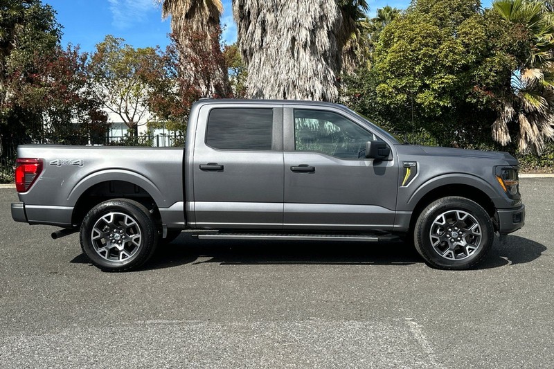 Ford F-150 Vehicle Full-screen Gallery Image 02