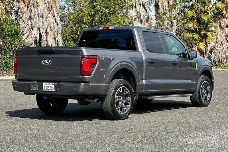 Ford F-150 Vehicle Full-screen Gallery Image 03