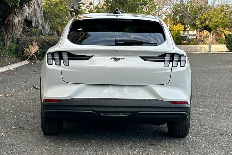 Ford Mustang Mach-E Vehicle Full-screen Gallery Image 04