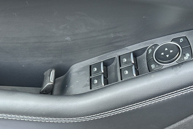 Ford Mustang Mach-E Vehicle Full-screen Gallery Image 11