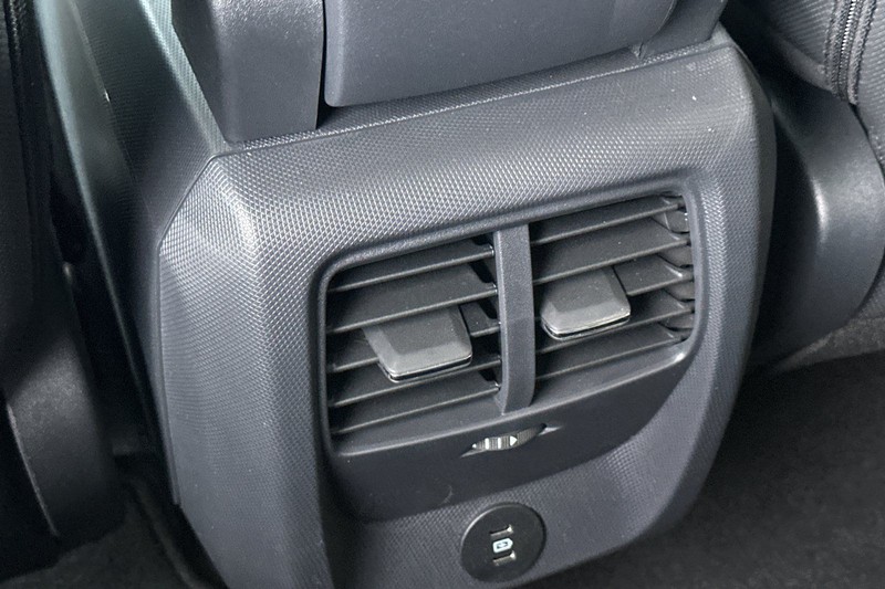 Ford Mustang Mach-E Vehicle Full-screen Gallery Image 13