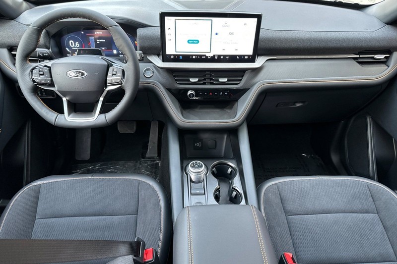 Ford Explorer Vehicle Full-screen Gallery Image 14