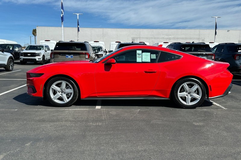 Ford Mustang Vehicle Full-screen Gallery Image 06