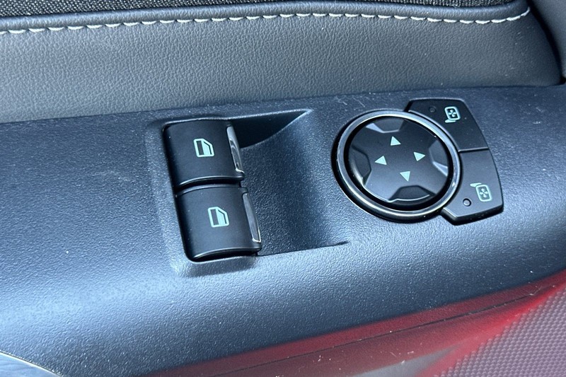 Ford Mustang Vehicle Full-screen Gallery Image 11