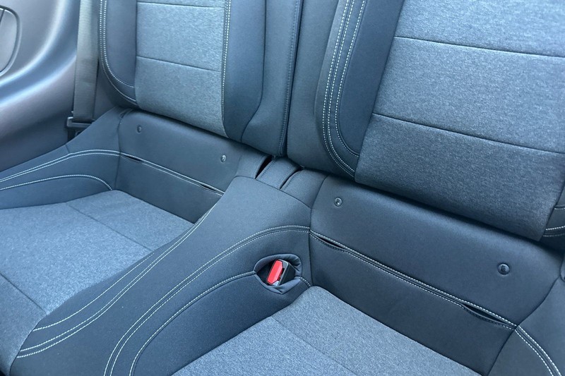 Ford Mustang Vehicle Full-screen Gallery Image 12