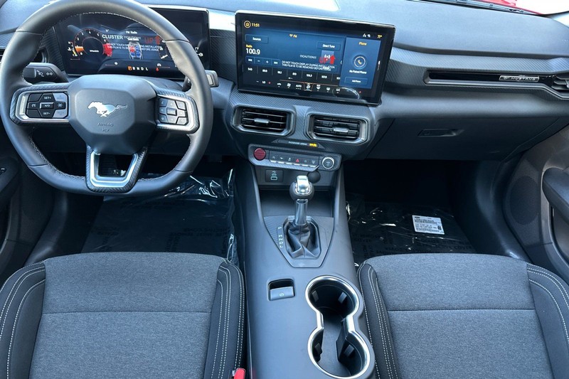 Ford Mustang Vehicle Full-screen Gallery Image 13