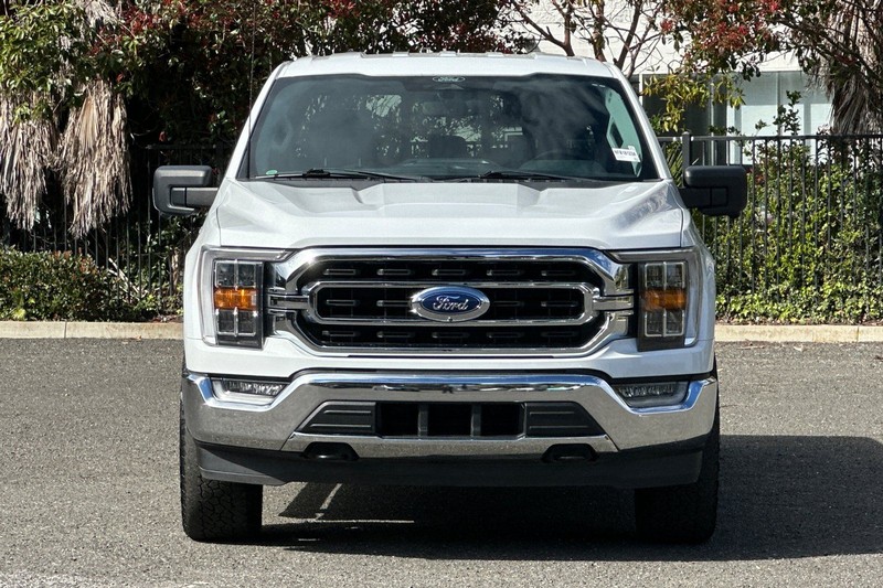 Ford F-150 Vehicle Full-screen Gallery Image 08