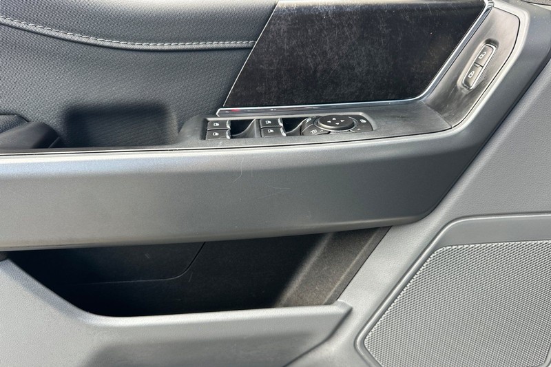 Ford F-150 Vehicle Full-screen Gallery Image 10