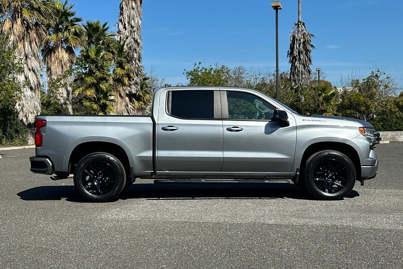 Chevrolet Silverado 1500 Vehicle Full-screen Gallery Image 02