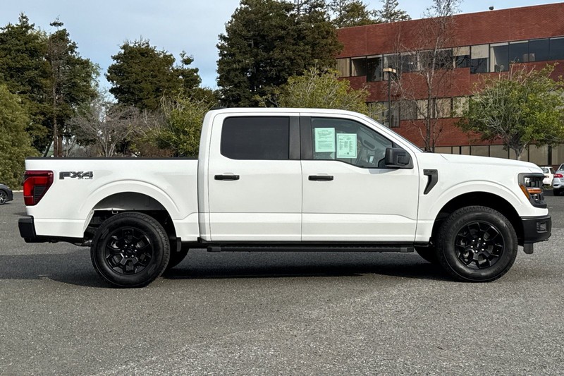 Ford F-150 Vehicle Full-screen Gallery Image 02