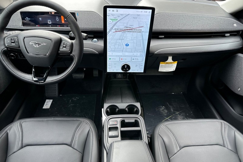 Ford Mustang Mach-E Vehicle Full-screen Gallery Image 14