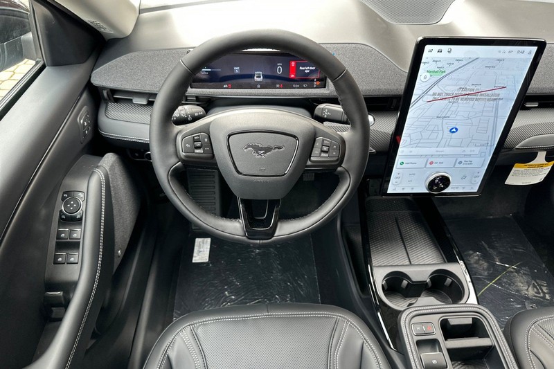 Ford Mustang Mach-E Vehicle Full-screen Gallery Image 15