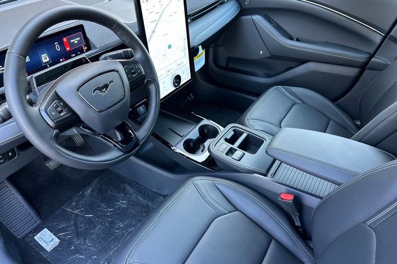Ford Mustang Mach-E Vehicle Full-screen Gallery Image 09