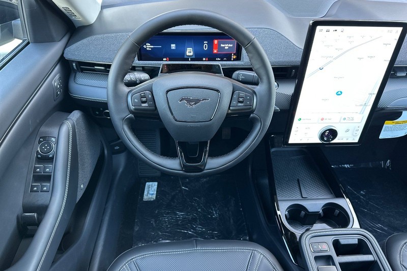 Ford Mustang Mach-E Vehicle Full-screen Gallery Image 15