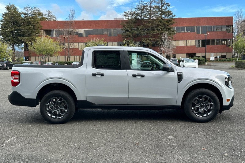 Ford Maverick Vehicle Full-screen Gallery Image 02