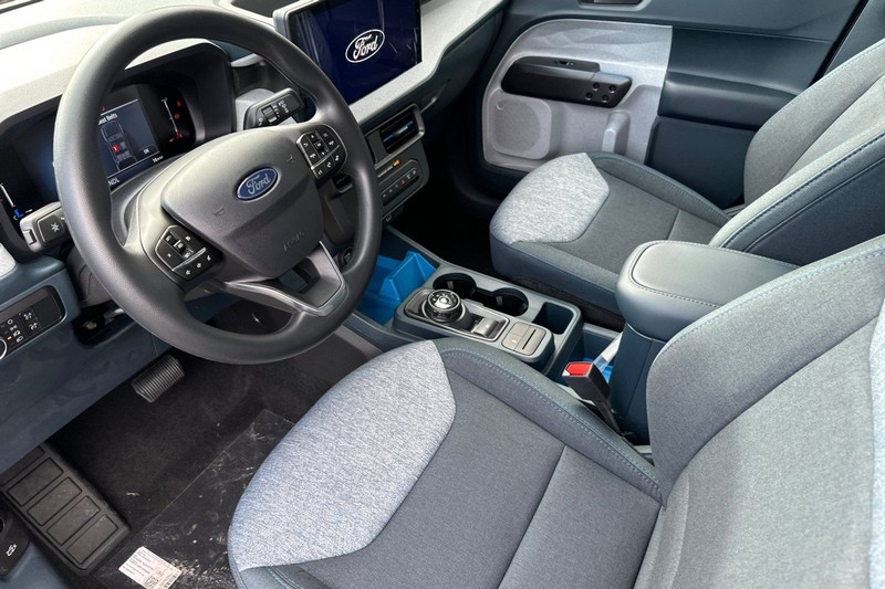 Ford Maverick Vehicle Full-screen Gallery Image 09