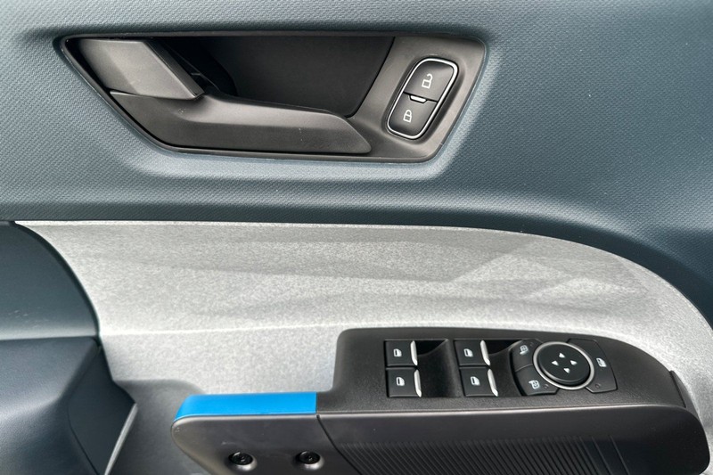 Ford Maverick Vehicle Full-screen Gallery Image 10