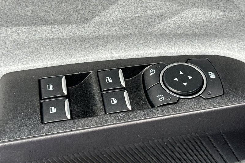 Ford Maverick Vehicle Full-screen Gallery Image 11