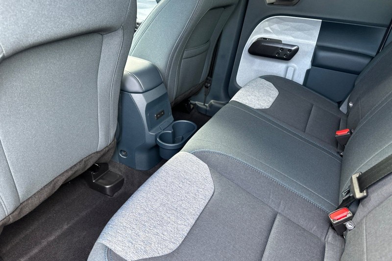 Ford Maverick Vehicle Full-screen Gallery Image 12