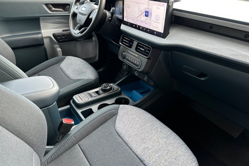 Ford Maverick Vehicle Full-screen Gallery Image 15