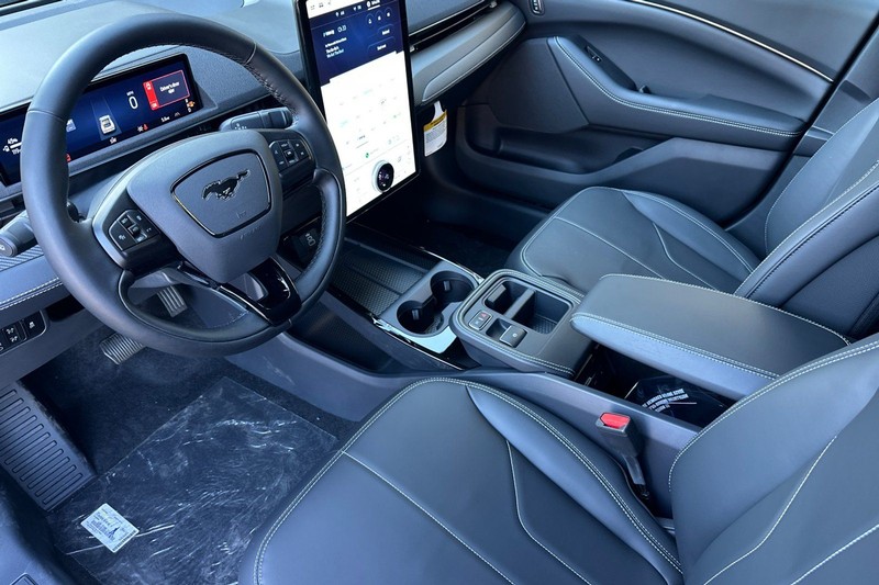 Ford Mustang Mach-E Vehicle Full-screen Gallery Image 09