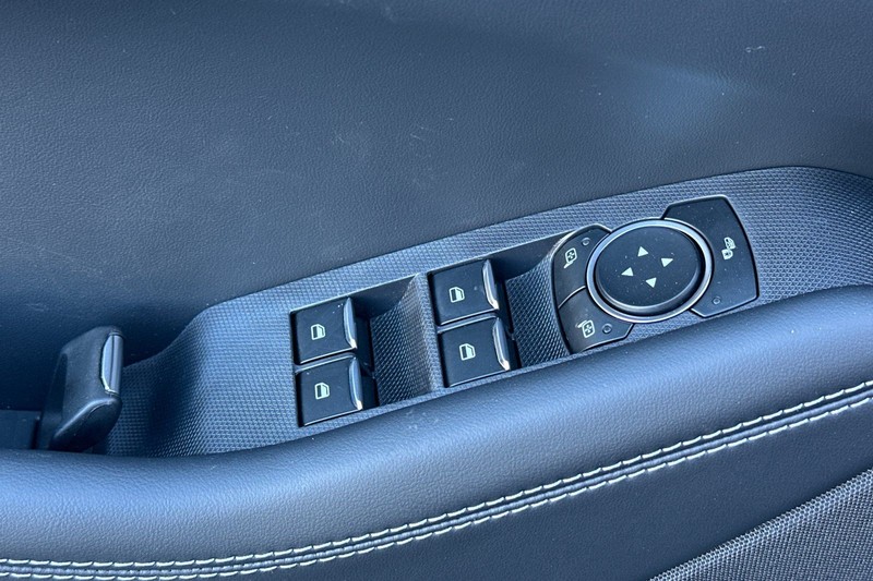 Ford Mustang Mach-E Vehicle Full-screen Gallery Image 11