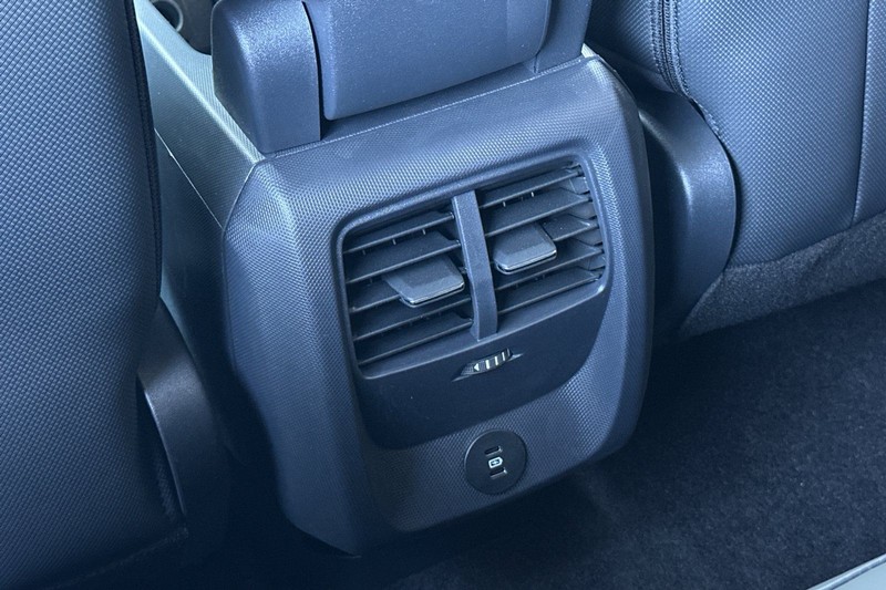 Ford Mustang Mach-E Vehicle Full-screen Gallery Image 13