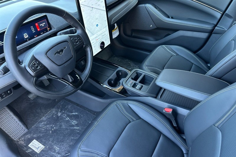 Ford Mustang Mach-E Vehicle Full-screen Gallery Image 09