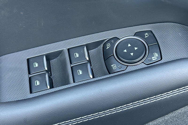 Ford Mustang Mach-E Vehicle Full-screen Gallery Image 11