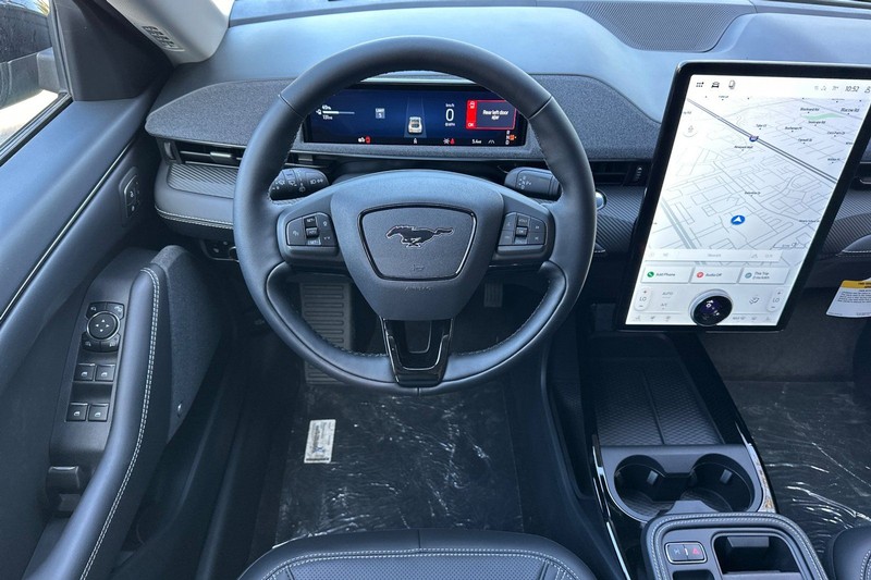 Ford Mustang Mach-E Vehicle Full-screen Gallery Image 15