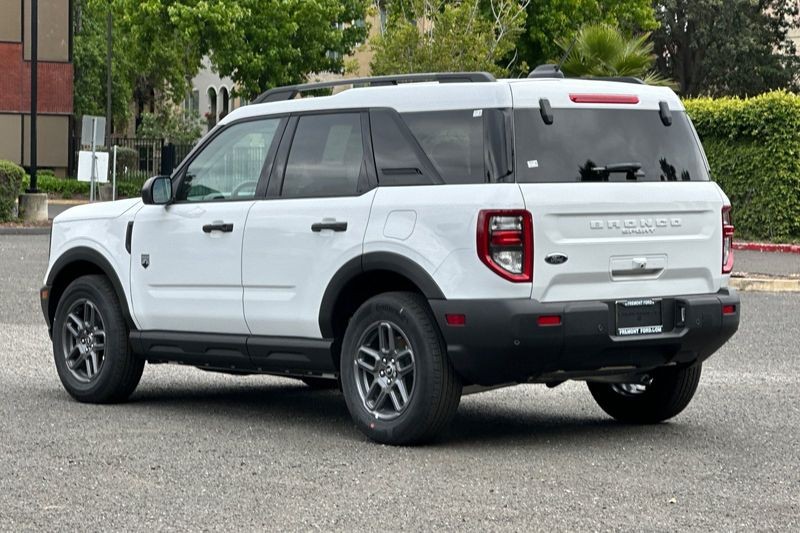 Ford Bronco Sport Vehicle Full-screen Gallery Image 05