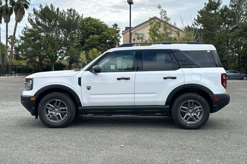 Ford Bronco Sport Vehicle Full-screen Gallery Image 06