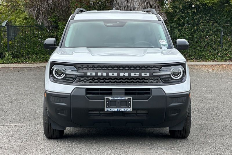 Ford Bronco Sport Vehicle Full-screen Gallery Image 08