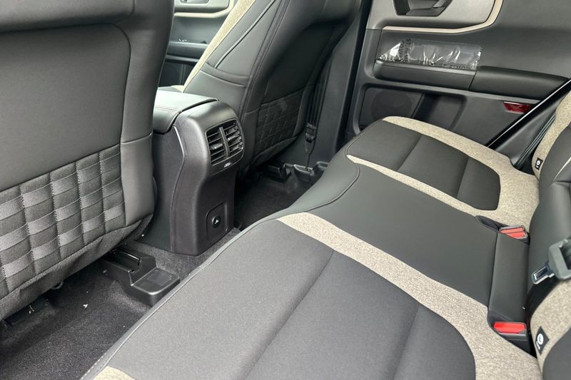 Ford Bronco Sport Vehicle Full-screen Gallery Image 12