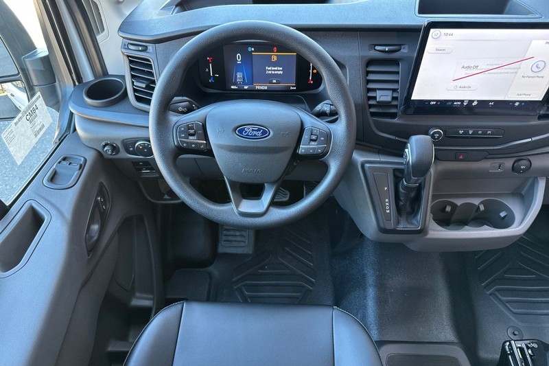 Ford Transit-250 Vehicle Full-screen Gallery Image 14