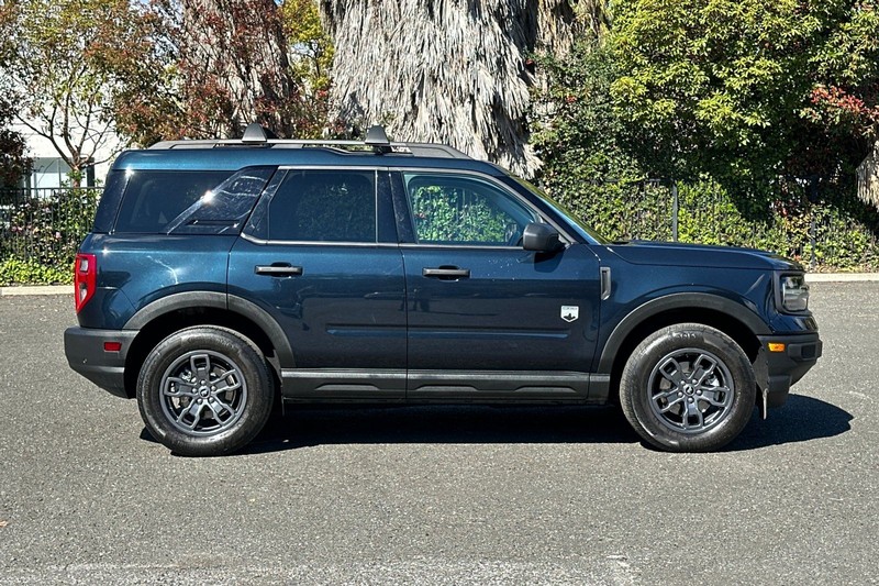 Ford Bronco Sport Vehicle Full-screen Gallery Image 02
