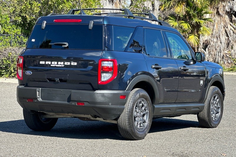 Ford Bronco Sport Vehicle Full-screen Gallery Image 03