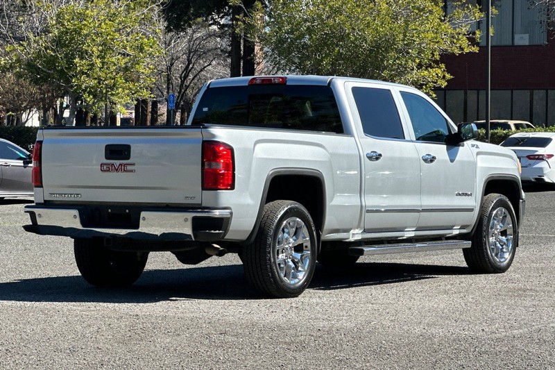 GMC Sierra 1500 Vehicle Full-screen Gallery Image 03