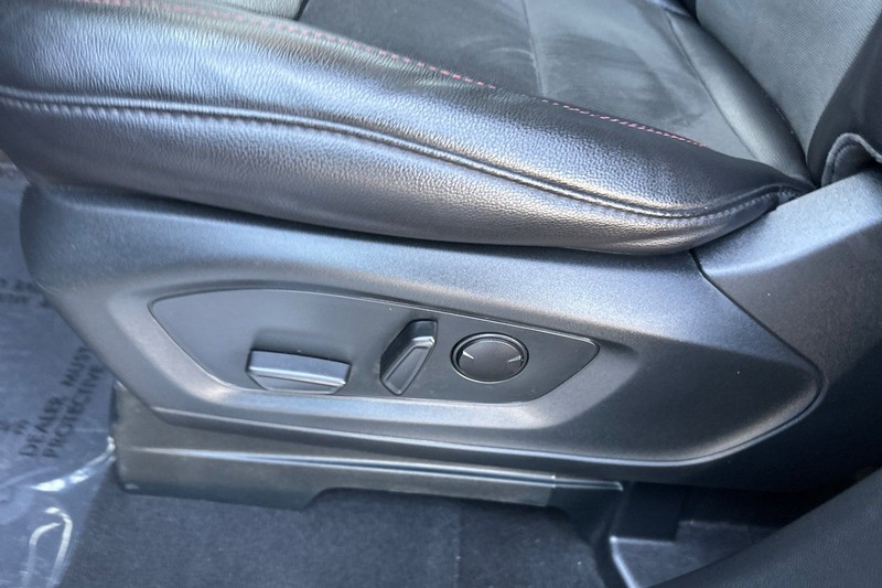 Ford Explorer Vehicle Full-screen Gallery Image 12