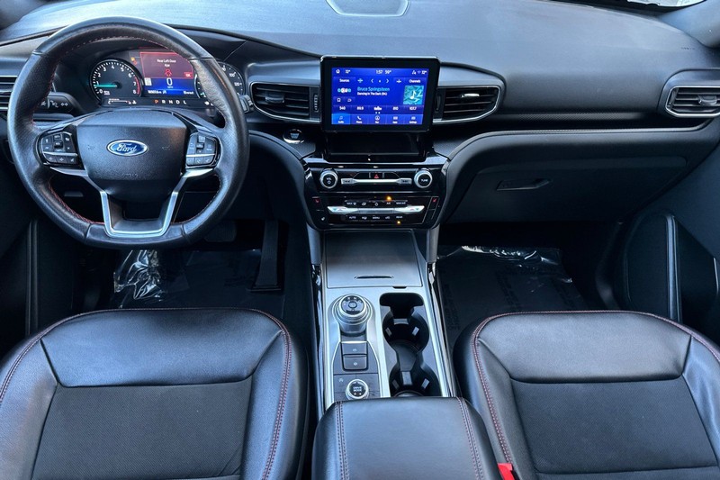 Ford Explorer Vehicle Full-screen Gallery Image 14