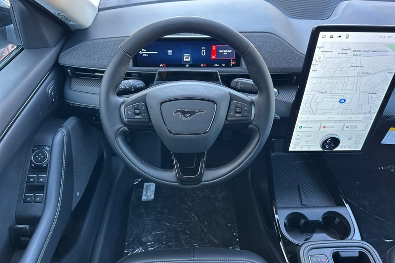 Ford Mustang Mach-E Vehicle Full-screen Gallery Image 15