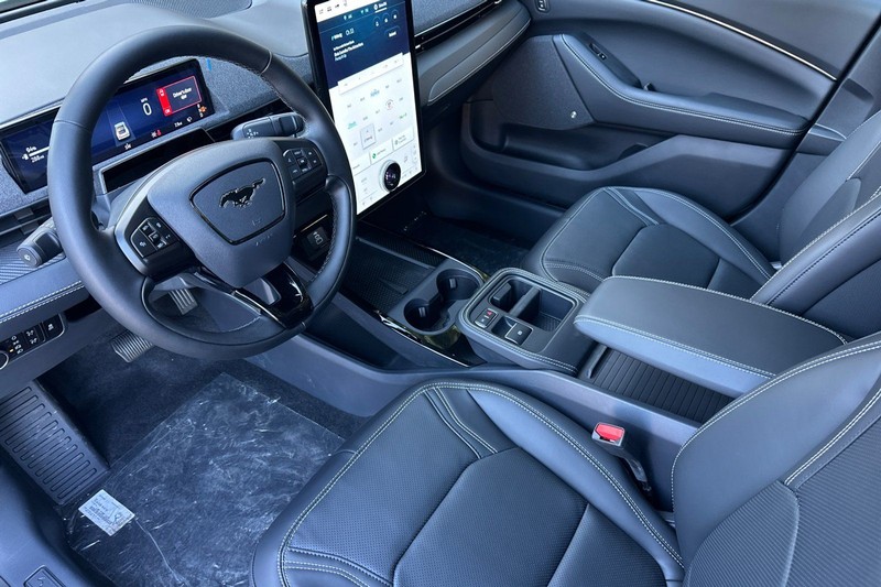 Ford Mustang Mach-E Vehicle Full-screen Gallery Image 09