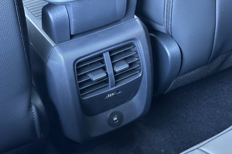 Ford Mustang Mach-E Vehicle Full-screen Gallery Image 13