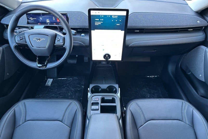 Ford Mustang Mach-E Vehicle Full-screen Gallery Image 14