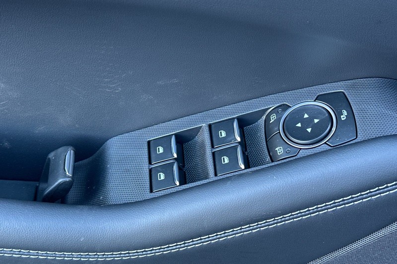 Ford Mustang Mach-E Vehicle Full-screen Gallery Image 11