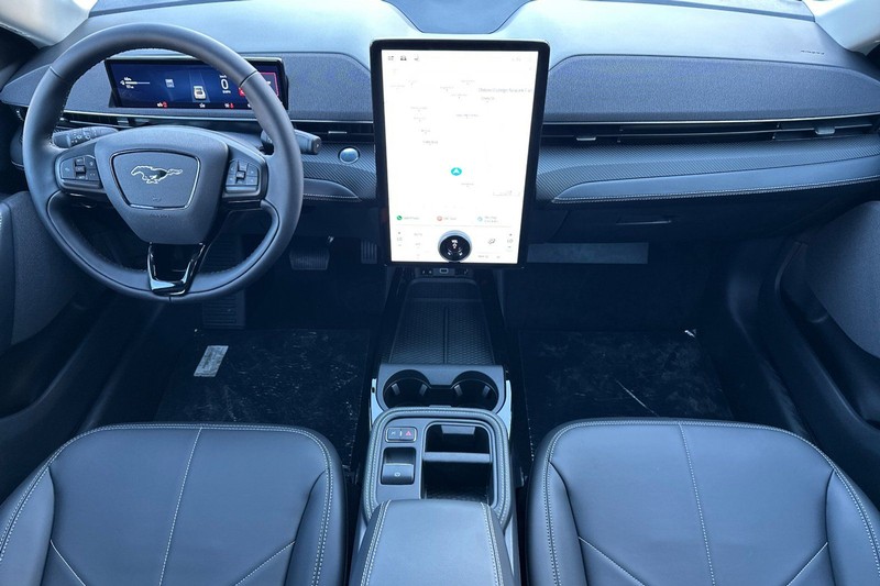 Ford Mustang Mach-E Vehicle Full-screen Gallery Image 14