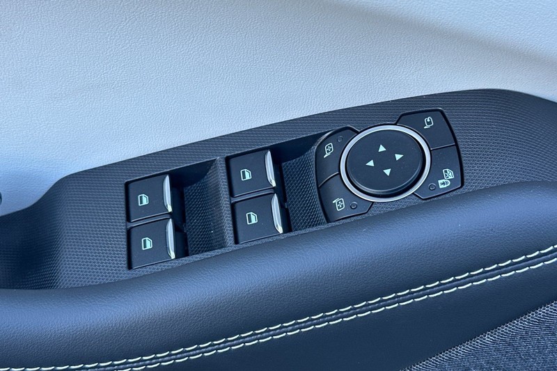 Ford Mustang Mach-E Vehicle Full-screen Gallery Image 11