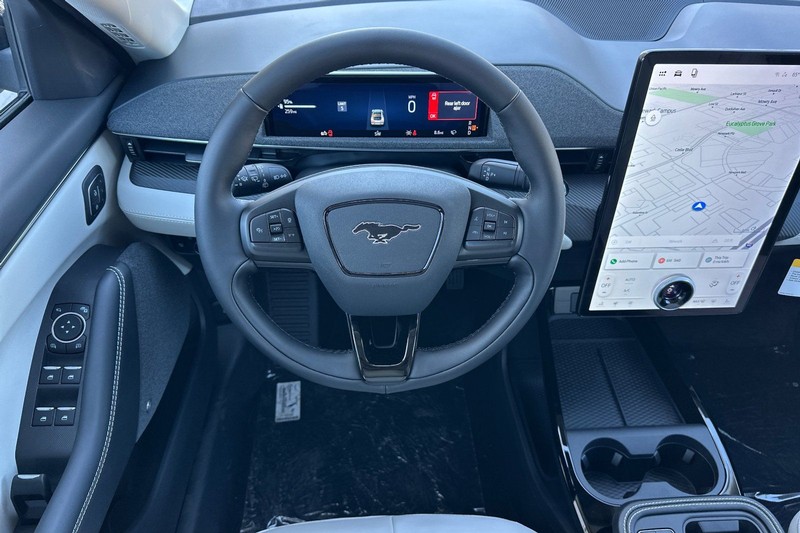 Ford Mustang Mach-E Vehicle Full-screen Gallery Image 15