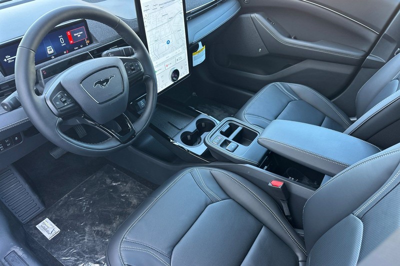 Ford Mustang Mach-E Vehicle Full-screen Gallery Image 09